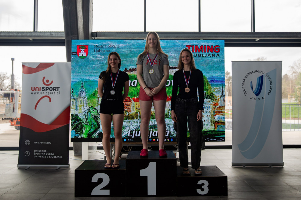 1. mesto 50 metrov prosto: Lara Anžur
