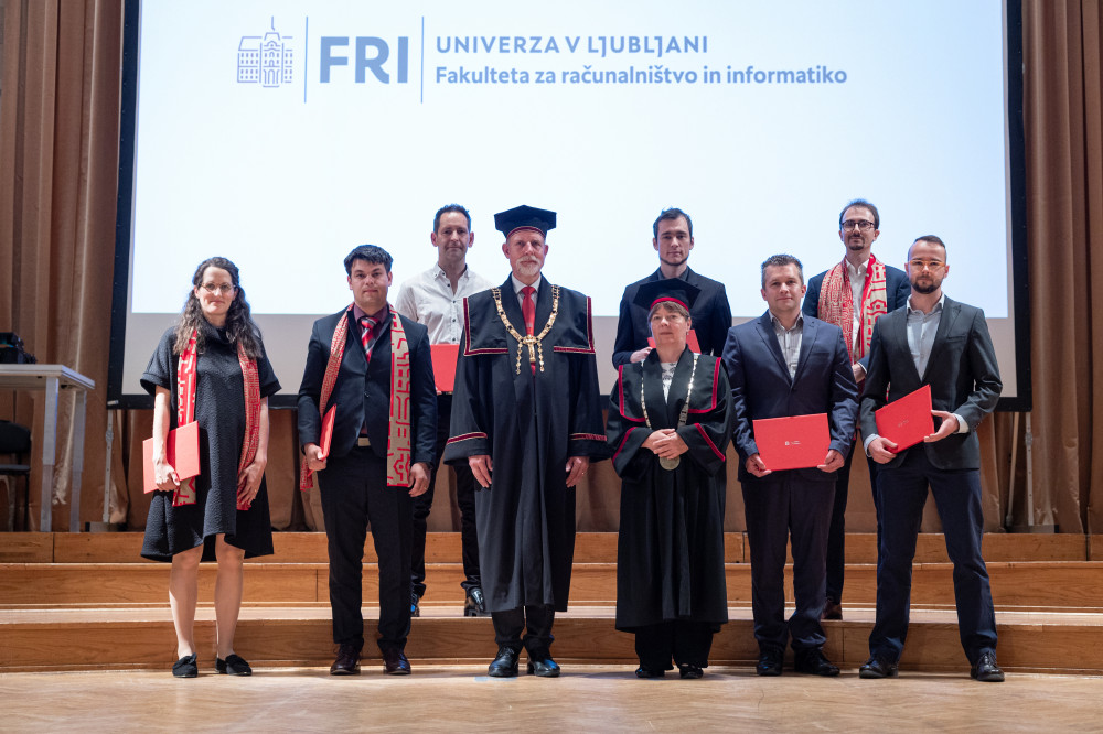 Skupinska slika promoviranih doktorjev znanosti UL FRI